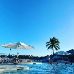 Sunshine Coast Large Family Sized Unit with Free Watersports, Maroochy River, Lagoon, and Beach Access